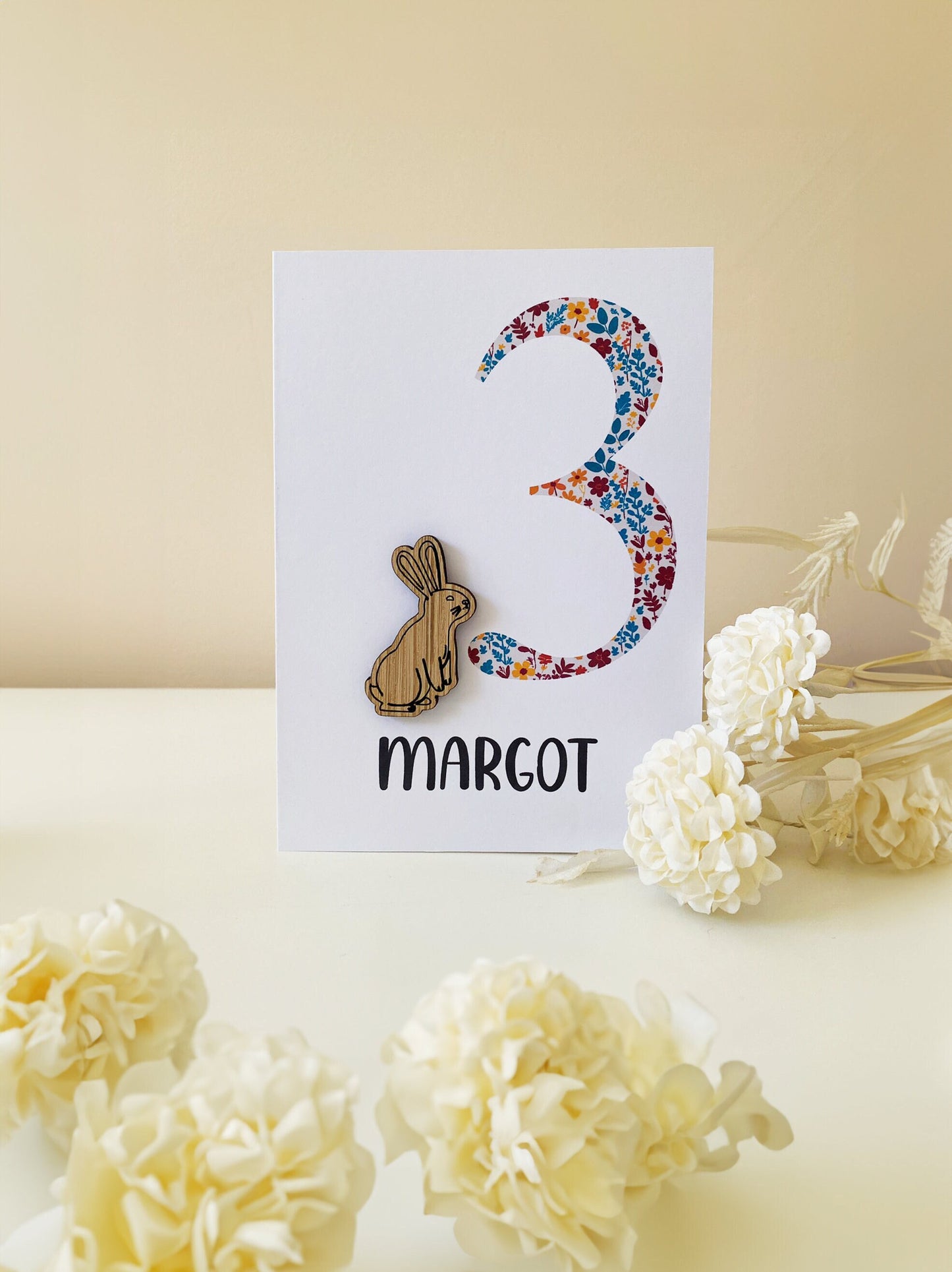 Celebrate a 1st birthday with our Personalized Card featuring a charming wooden charm. Perfect for a unique and heartfelt gesture.