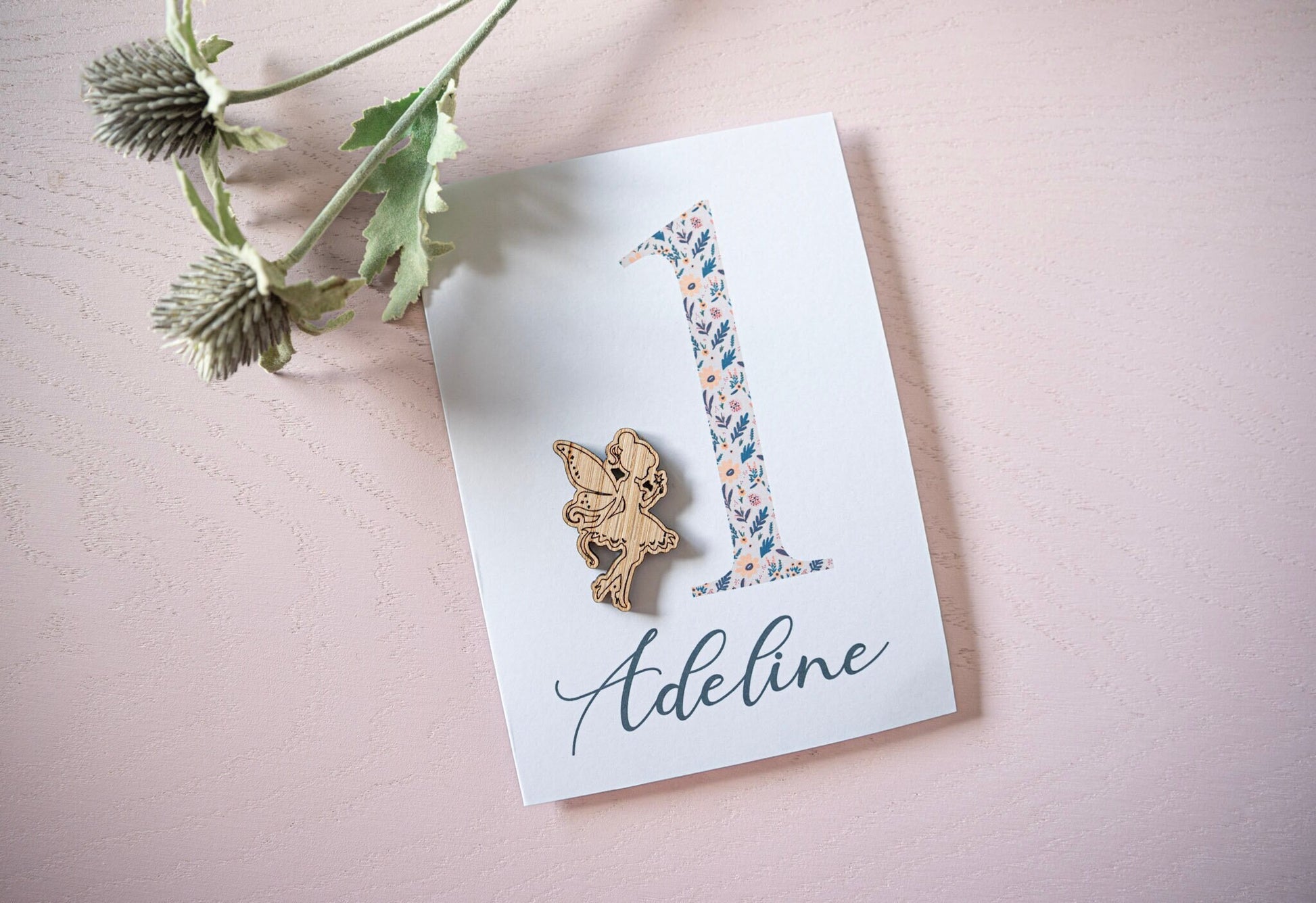 Celebrate a 1st birthday with our Personalized Card featuring a charming wooden charm. Perfect for a unique and heartfelt gesture.