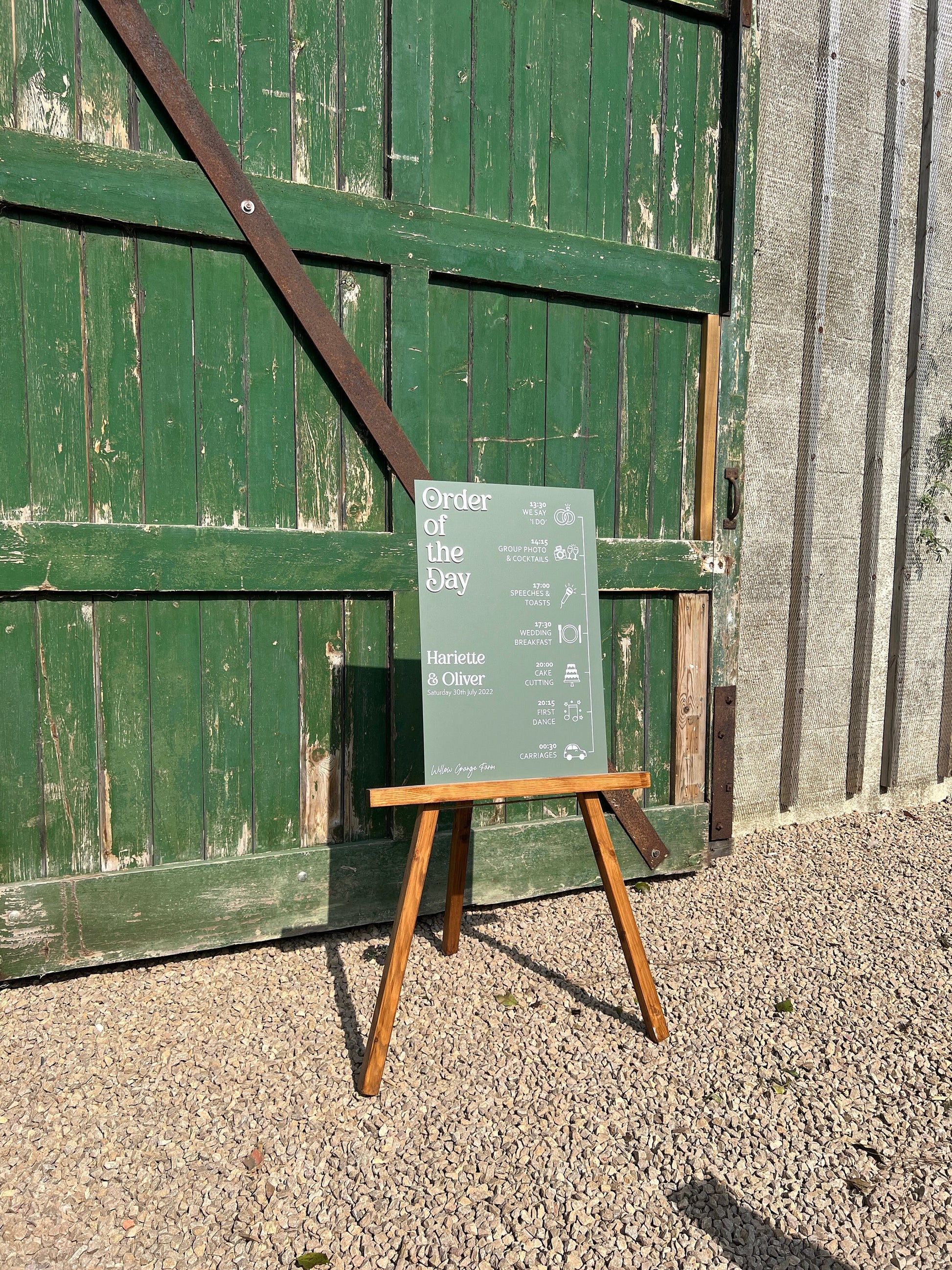 Rustic green and white acrylic order of the day wedding sign with a clear and organized schedule of events, including ceremony and reception, high-quality materials, perfect for guiding guests and adding a touch of elegance to your special day